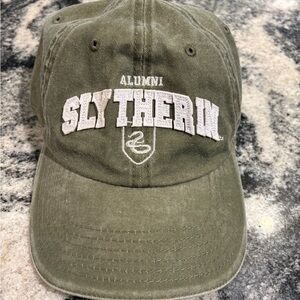 Warner Bros. Olive Slytherin Alumni Hat